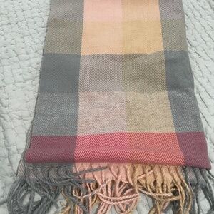 Wrap 25x70 inches plus fringed ends